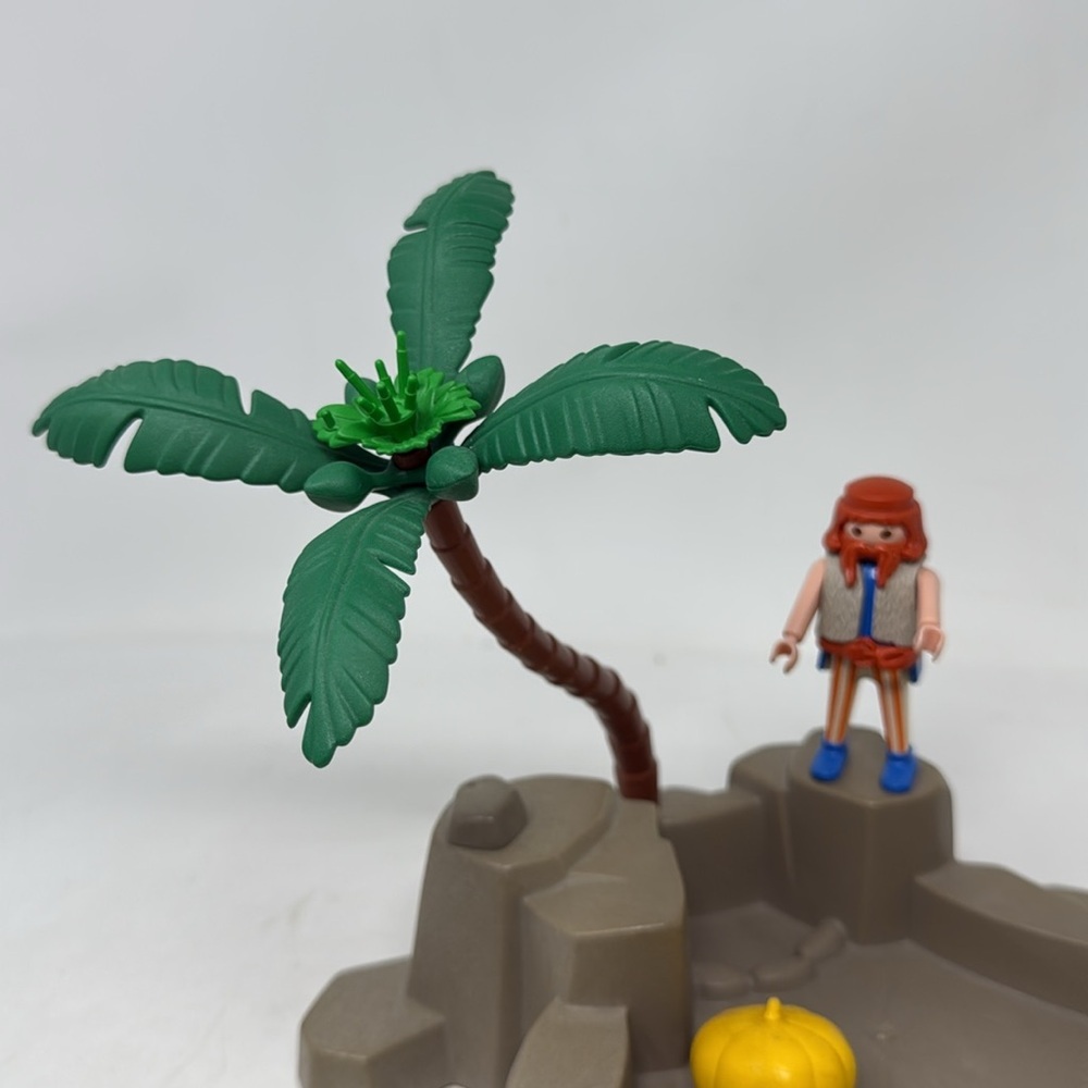 Playmobil Island Playset with Green Alligator and Figures - Picture 4 of 10